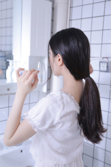 美丽人妻陷入大尺度拍摄陷阱